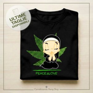 T-Shirt Donna in Cotone 100% Organico – EDIZIONE STORICA ULTIME DISPONIBILITA' Questo modello fa parte della collezione storica originale che ha definito l'identità del nostro brand indipendente. Se ami le magliette ecologiche stampate capaci di lanciare un messaggio forte con un sorriso, l'illustrazione esclusiva della nostra suorina-avatar (l'alter ego di Monia) è la scelta perfetta.