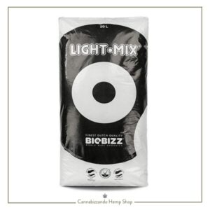 LIGHT MIX di Biobizz è un terriccio di base ideale per promuovere una crescita potente nei germogli, nelle piantine e nelle talee, sin dall’inizio.