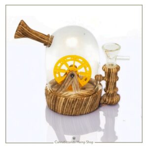 Il mix di vetro, i dettagli in finto legno e un design giocoso rendono questo bong in vetro con ruota ad acqua un perfetto regalo originale