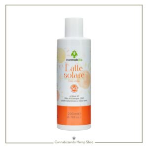 Protezione molto alta SPF 50 con CBD, Niacinamide e Olio di Canapa. Ideale per pelli sensibili. Previene macchie e rughe. Scopri il solare naturale Cannabilla.