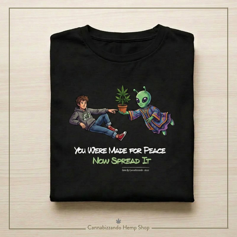 t-shirt artistica con grafica particolare nera con alieno e ragazzo stile Creazione di Michelangelo con pianta di canapa