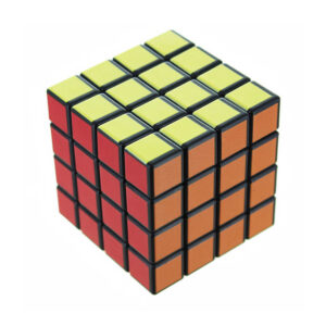 Grinder originale e di design a forma di cubo di rubik quattro per quattro su sfondo bianco